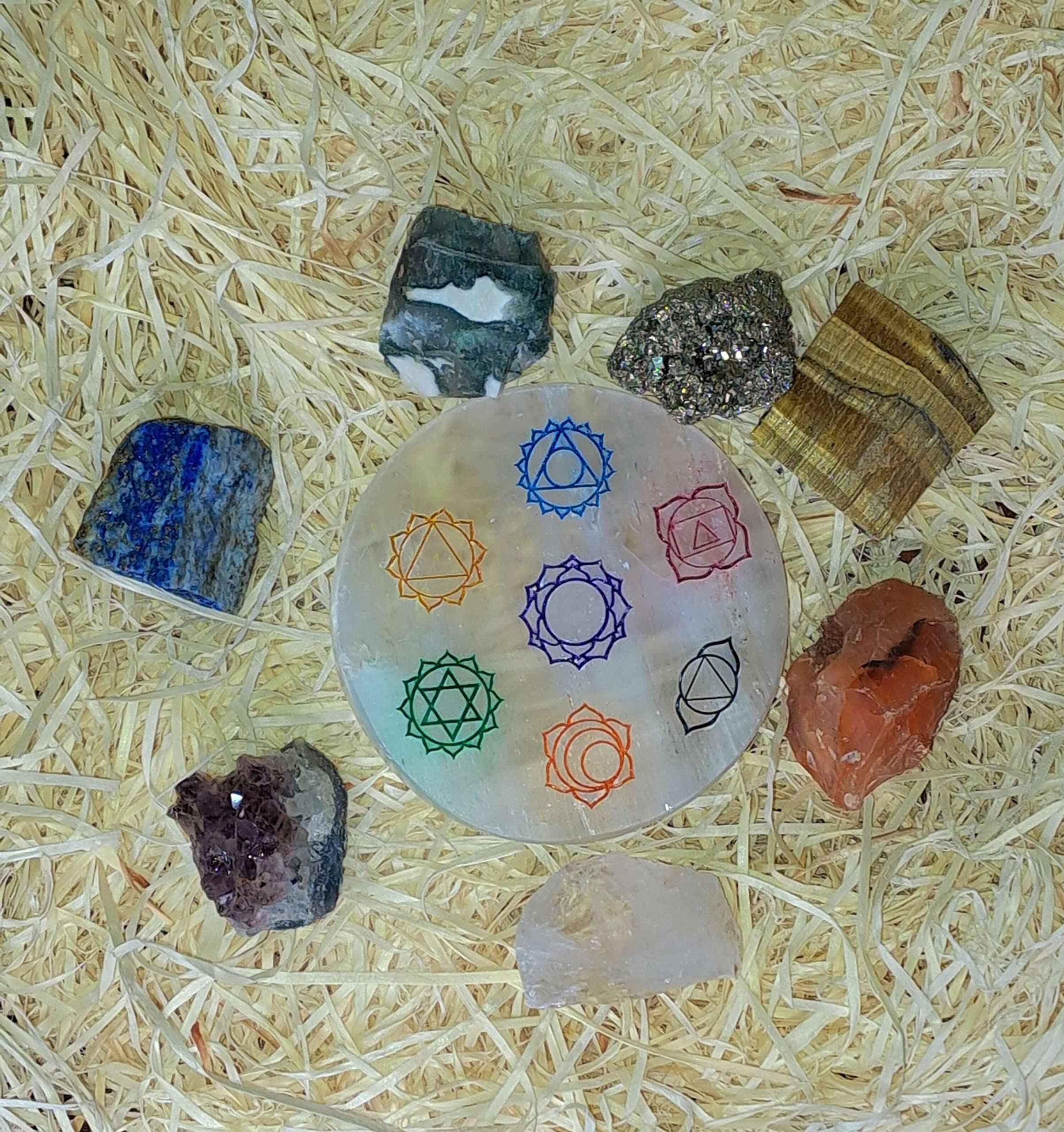 Divinity Crystals 7 Chakra Healing Crystal Kit with Selenite Charging Disc for Meditation, Good Luck, Prosperity, and Abundance Default Title
